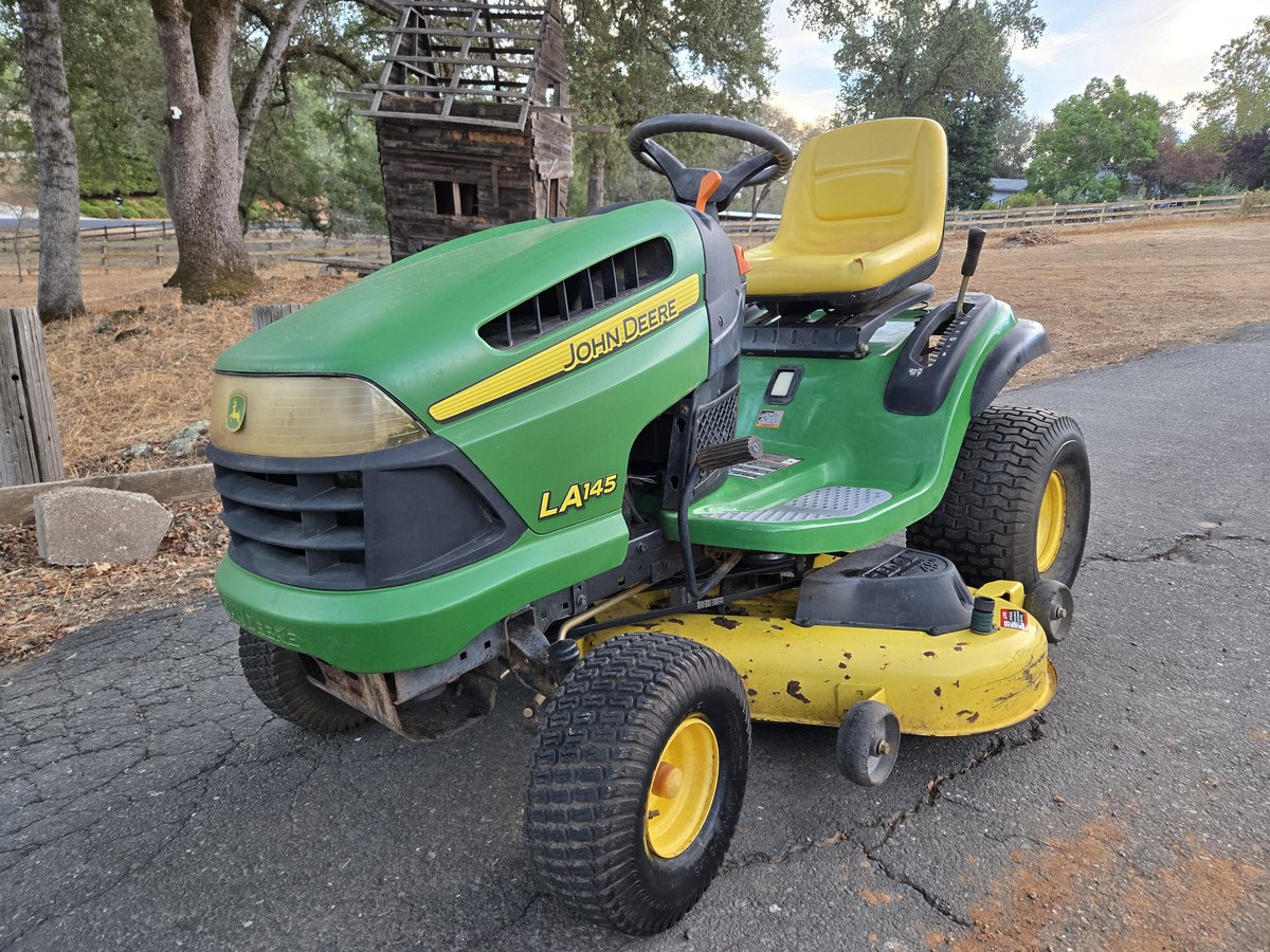 John Deere LA145 Mower