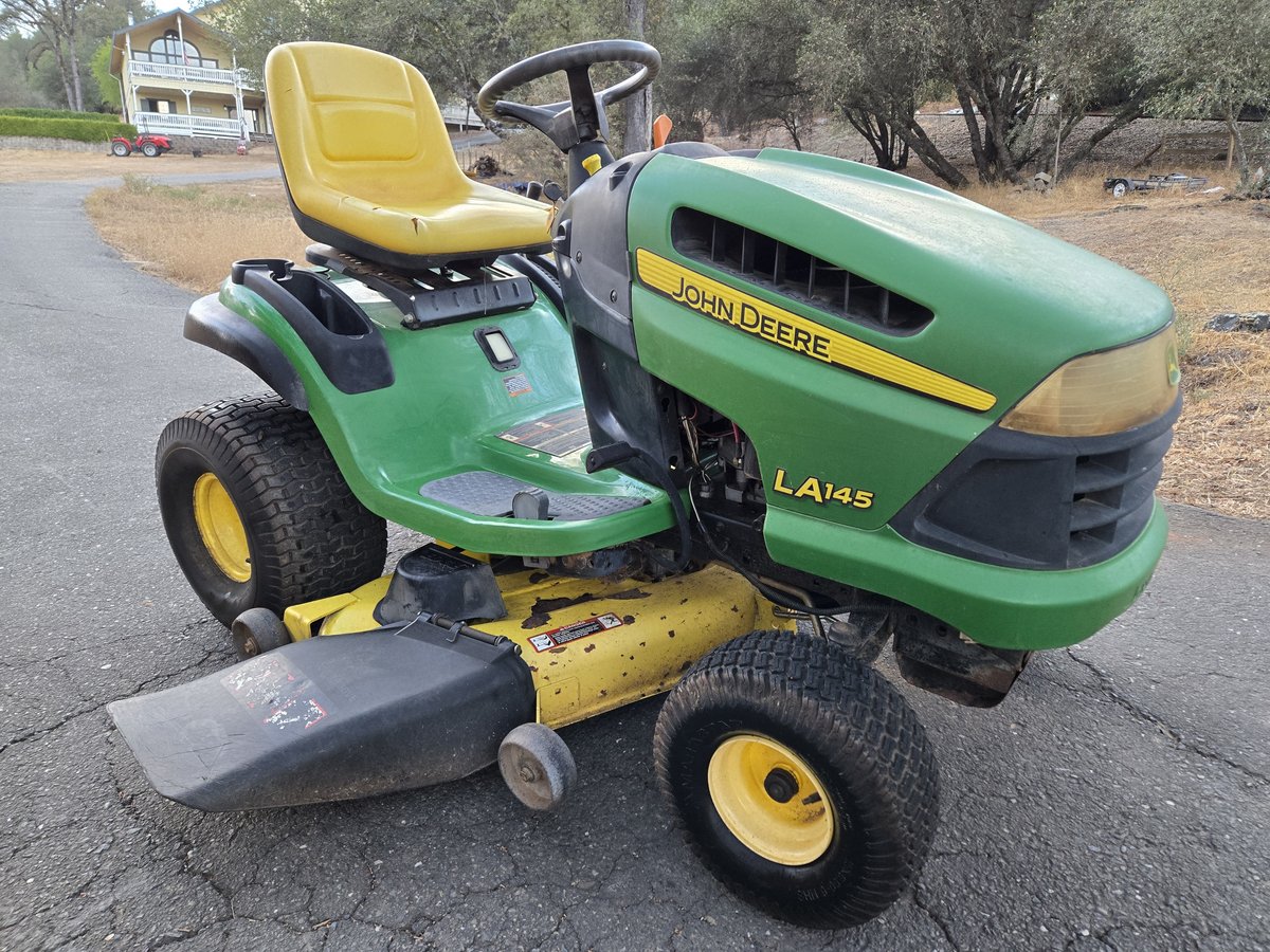 John Deere LA145 Mower photo 2