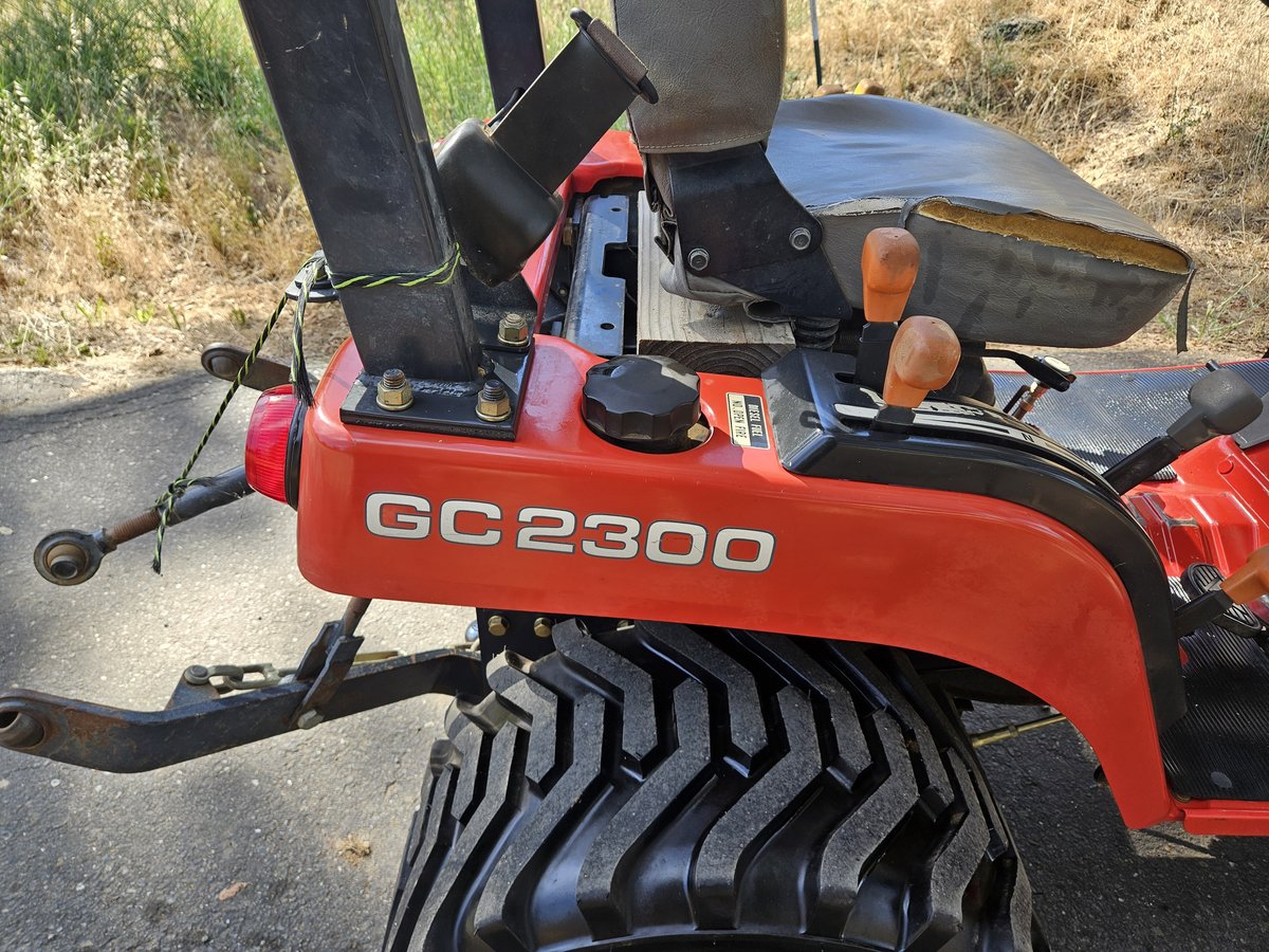 Massey Ferguson GC2300 photo 2